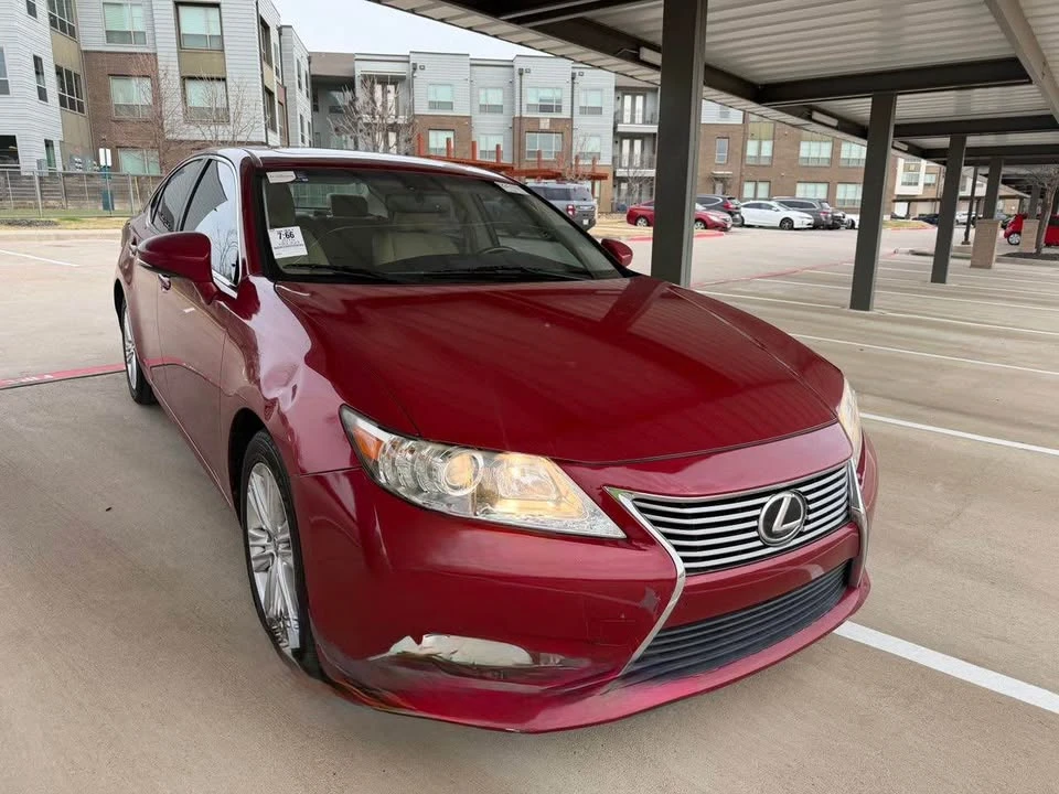 2015 Lexus ES 6th Gen - Image 18 of 19