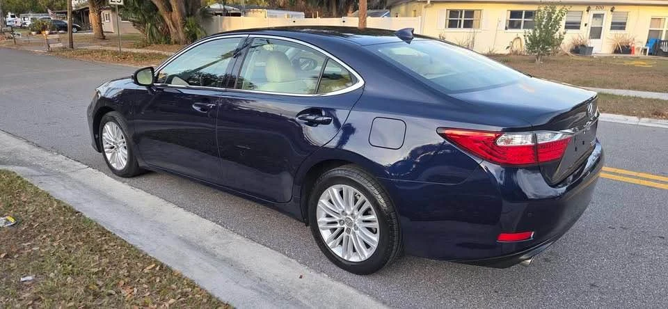 2015 Lexus ES 6th Gen - Image 3 of 18