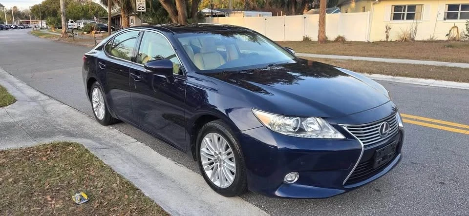 2015 Lexus ES 6th Gen - Image 12 of 18