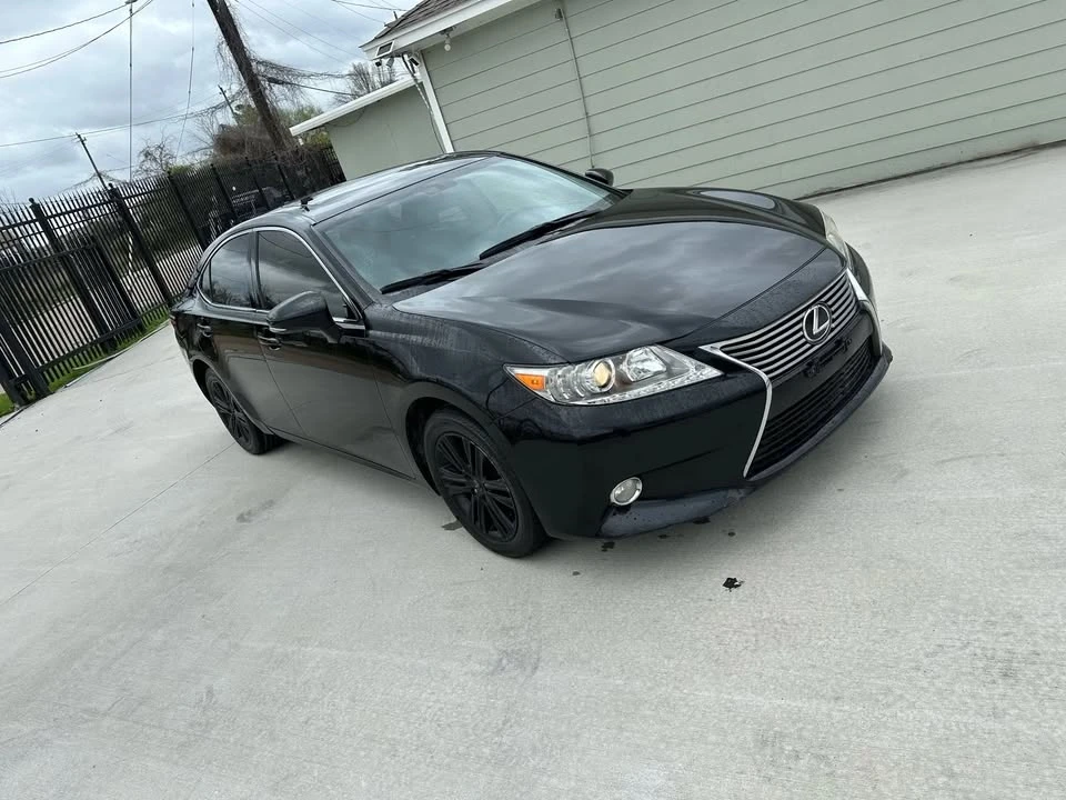 2015 Lexus ES 6th Gen - Image 2 of 18