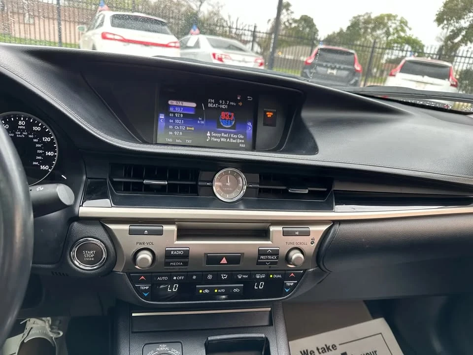 2015 Lexus ES 6th Gen - Image 9 of 18