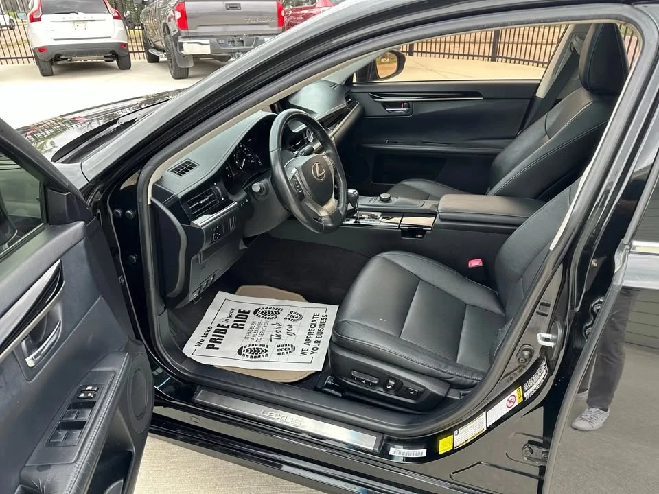 2015 Lexus ES 6th Gen - Image 16 of 18