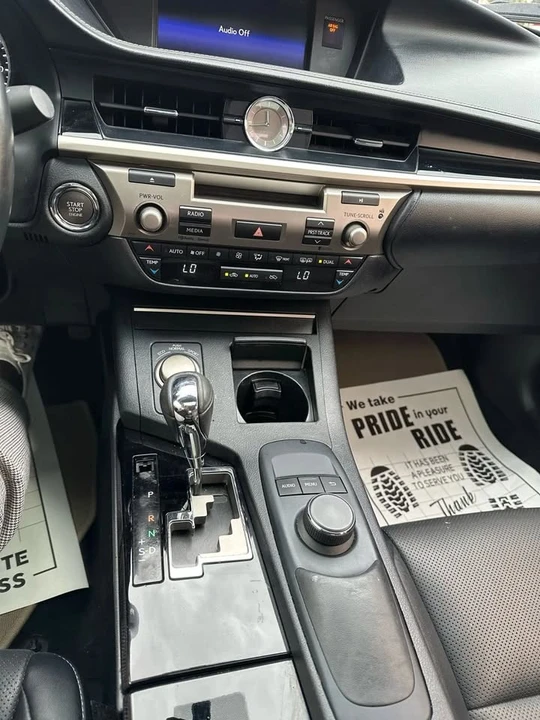 2015 Lexus ES 6th Gen - Image 8 of 18
