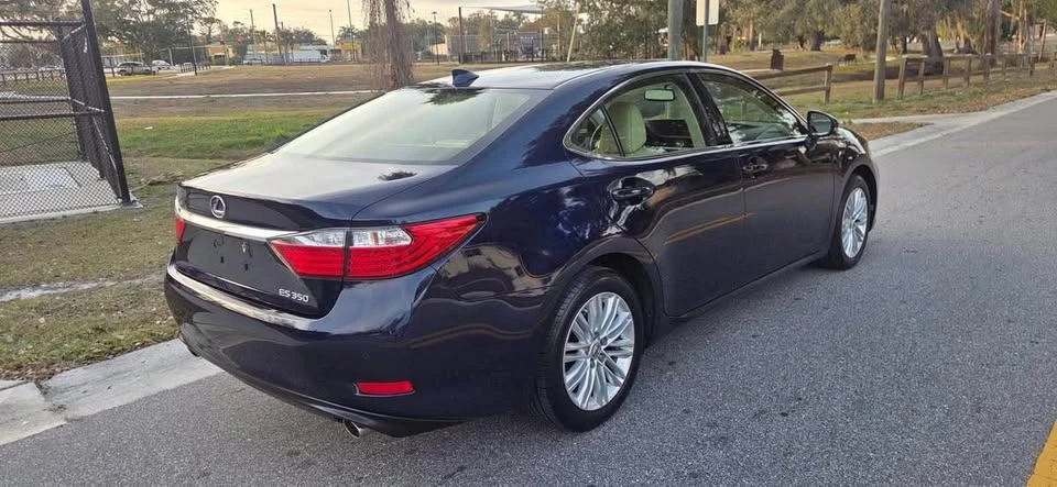 2015 Lexus ES 6th Gen - Image 5 of 18