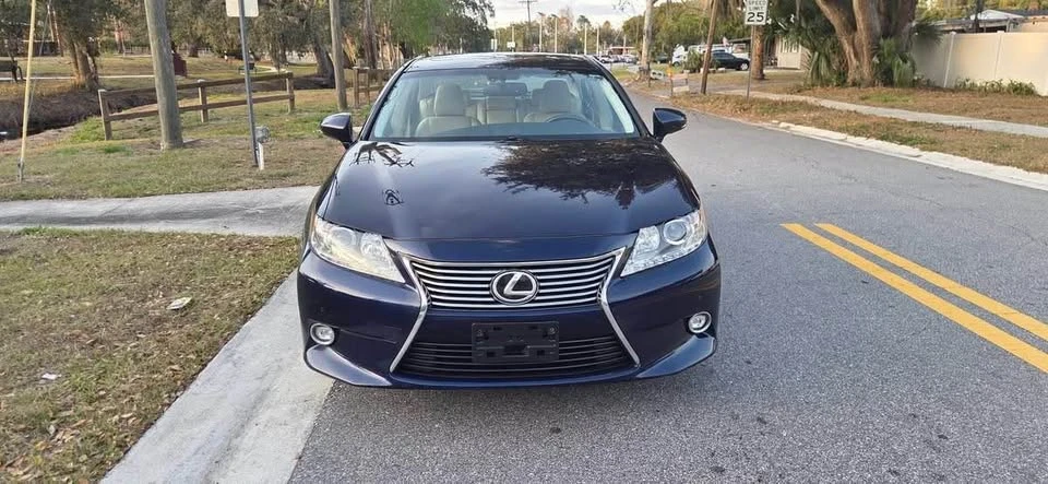2015 Lexus ES 6th Gen - Image 16 of 18