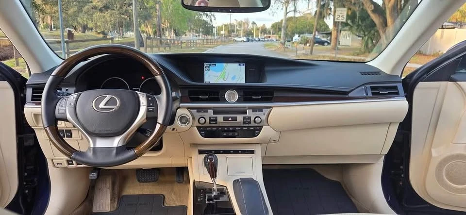 2015 Lexus ES 6th Gen - Image 7 of 18