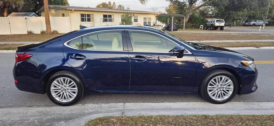 2015 Lexus ES 6th Gen - Image 13 of 18