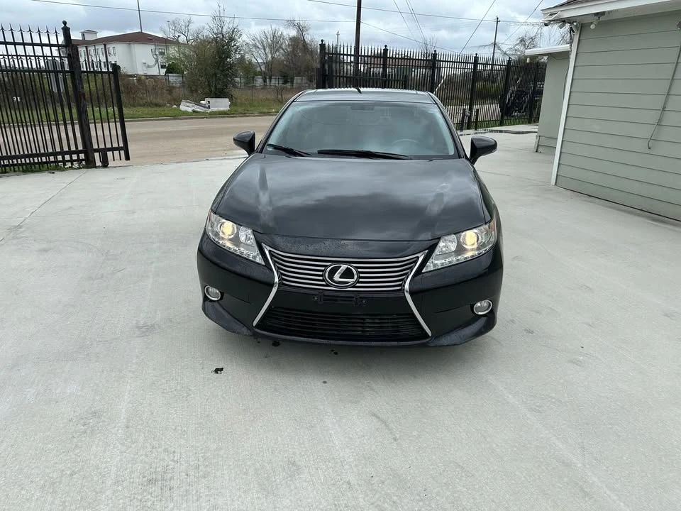 2015 Lexus ES 6th Gen - Image 3 of 18