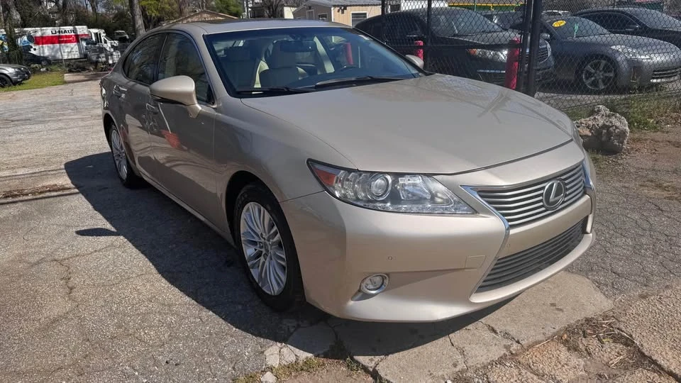 2015 Lexus ES 6th Gen - Image 3 of 12