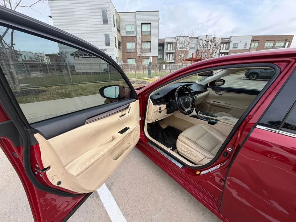 2015 Lexus ES 6th Gen - Image 19 of 19