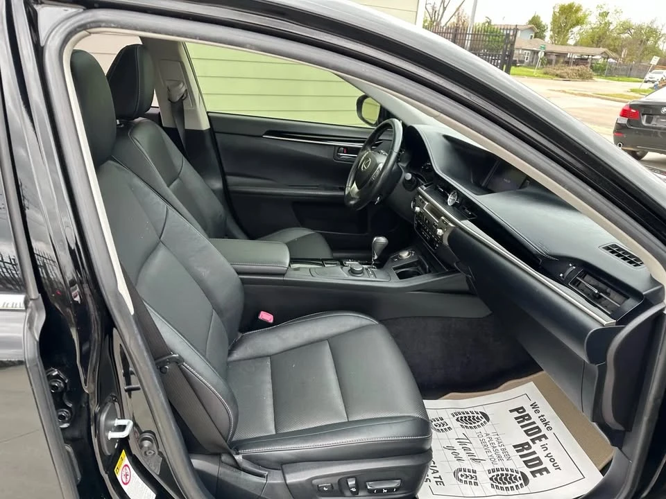 2015 Lexus ES 6th Gen - Image 15 of 18