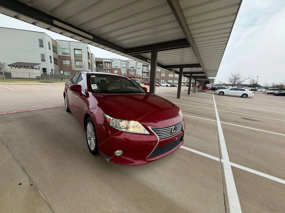2015 Lexus ES 6th Gen - Image 11 of 19