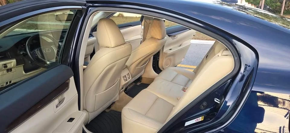 2015 Lexus ES 6th Gen - Image 10 of 18