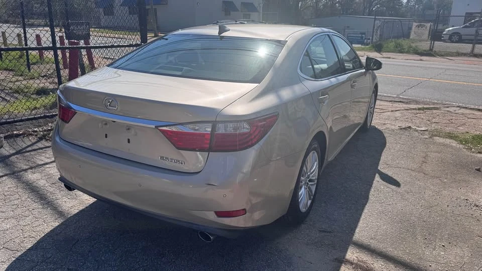 2015 Lexus ES 6th Gen - Image 2 of 12