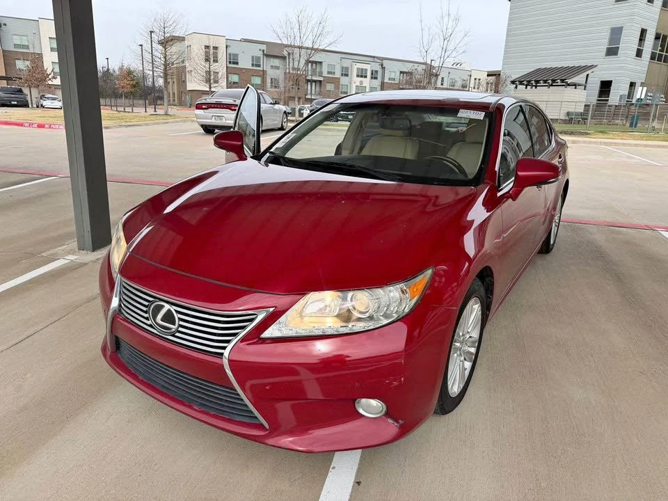 2015 Lexus ES 6th Gen - Image 2 of 19
