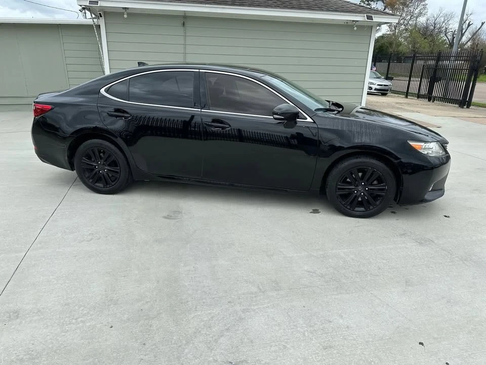 2015 Lexus ES 6th Gen - Image 10 of 18