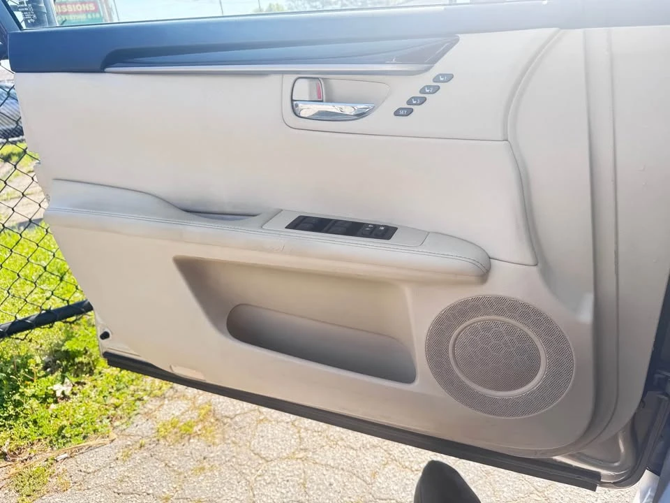 2015 Lexus ES 6th Gen - Image 11 of 12