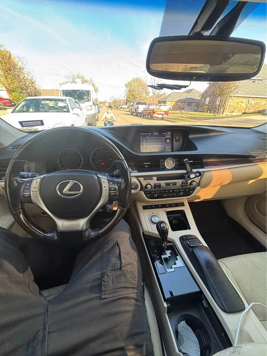2015 Lexus ES 6th Gen - Image 3 of 14