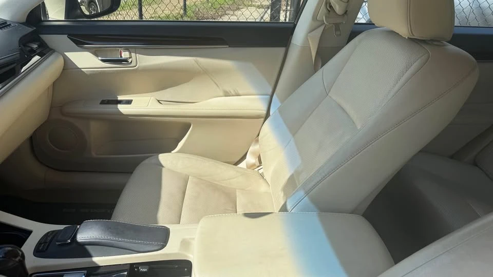 2015 Lexus ES 6th Gen - Image 8 of 12