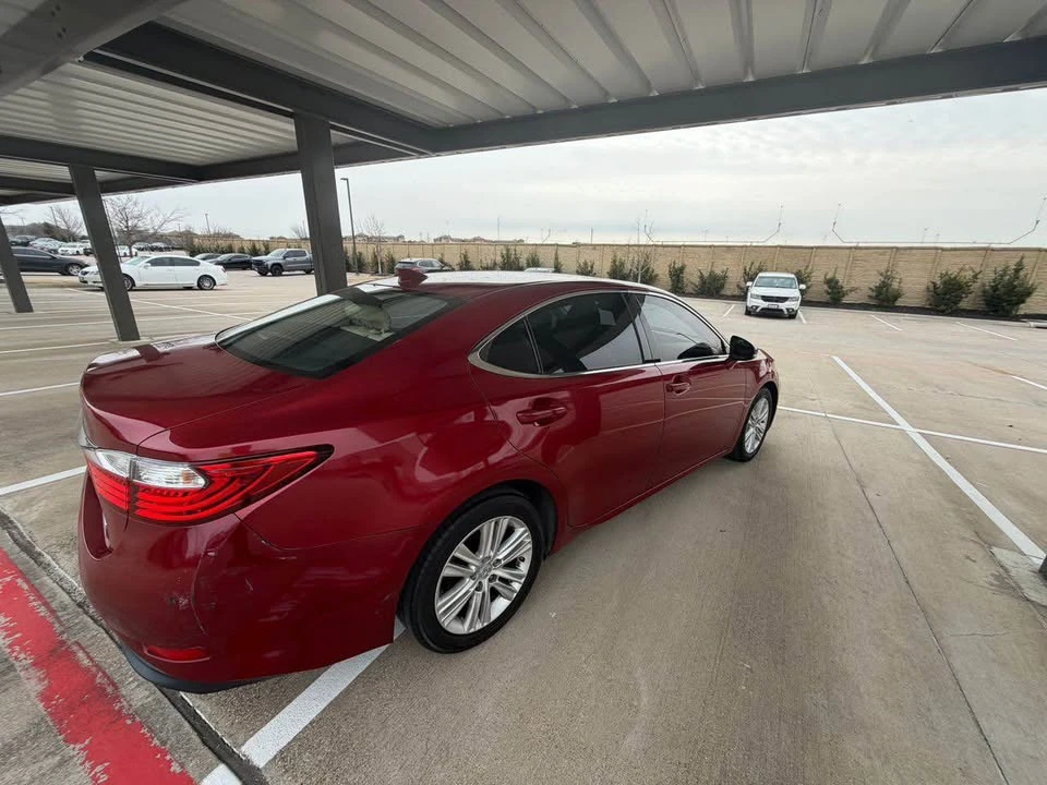 2015 Lexus ES 6th Gen - Image 10 of 19