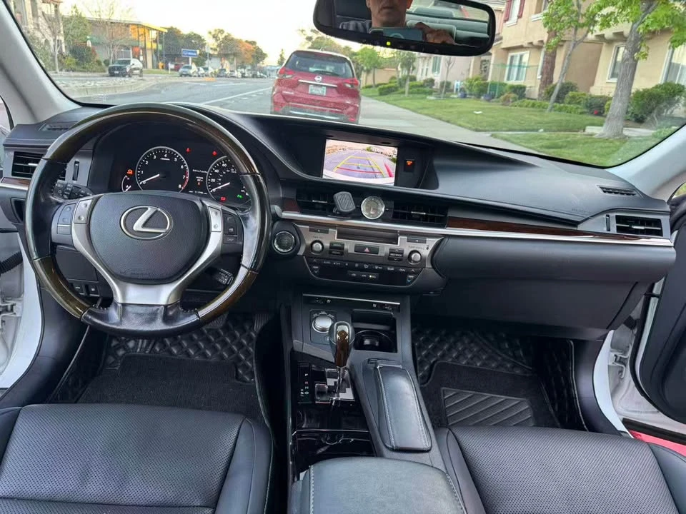 2015 Lexus ES 6th Gen - Image 8 of 10