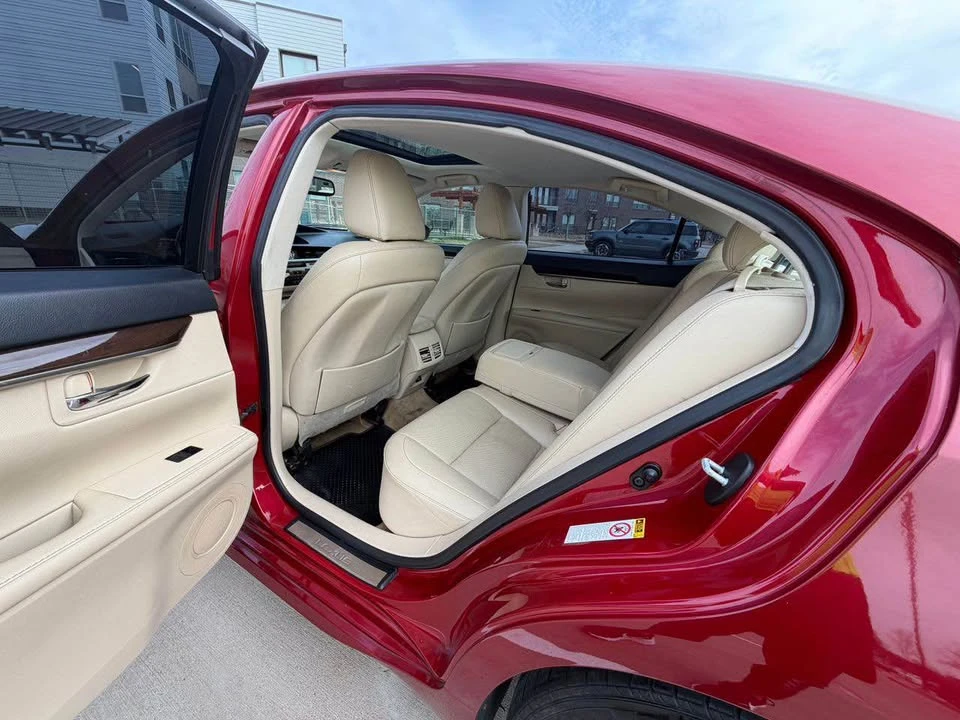 2015 Lexus ES 6th Gen - Image 8 of 19