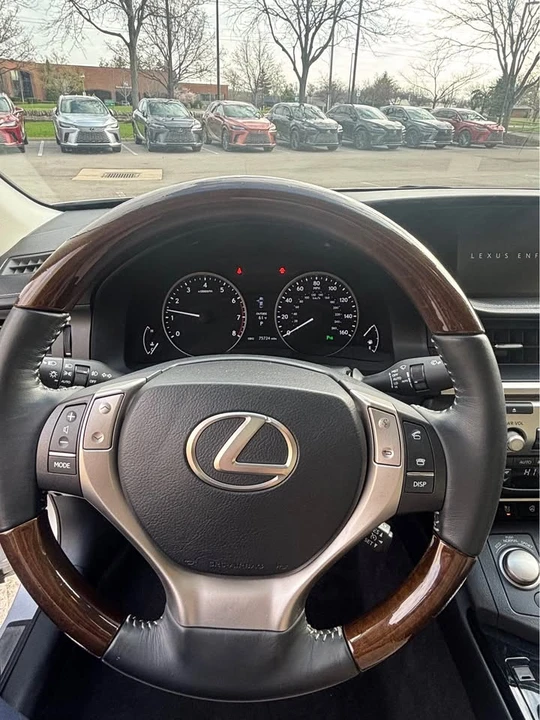 2015 Lexus ES 6th Gen - Image 10 of 18