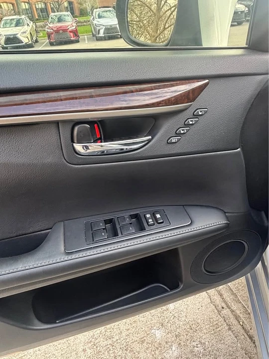 2015 Lexus ES 6th Gen - Image 8 of 18