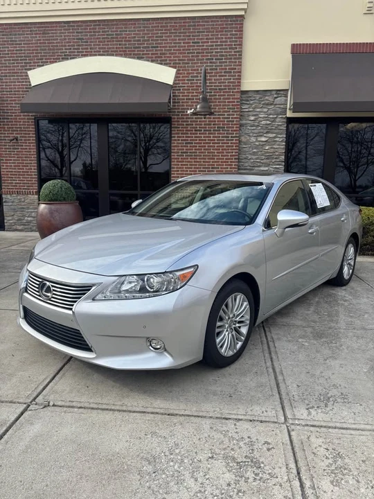 2015 Lexus ES 6th Gen - Image 3 of 18