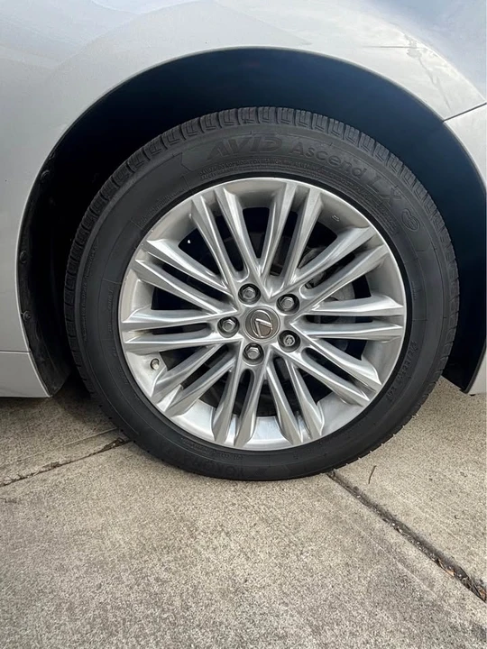 2015 Lexus ES 6th Gen - Image 18 of 18