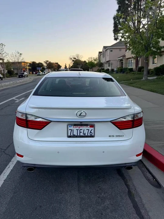 2015 Lexus ES 6th Gen - Image 5 of 10