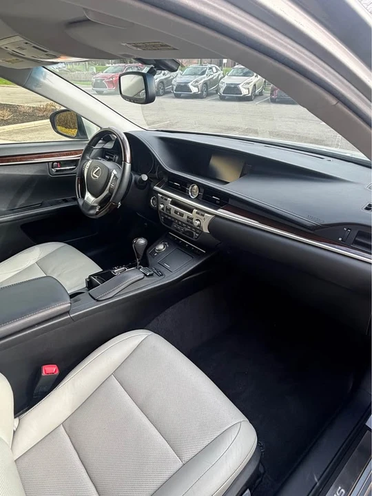2015 Lexus ES 6th Gen - Image 17 of 18