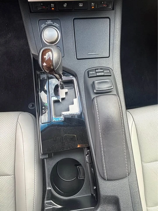 2015 Lexus ES 6th Gen - Image 12 of 18
