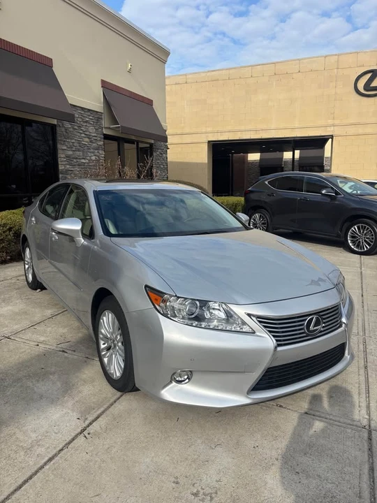 2015 Lexus ES 6th Gen - Image 2 of 18