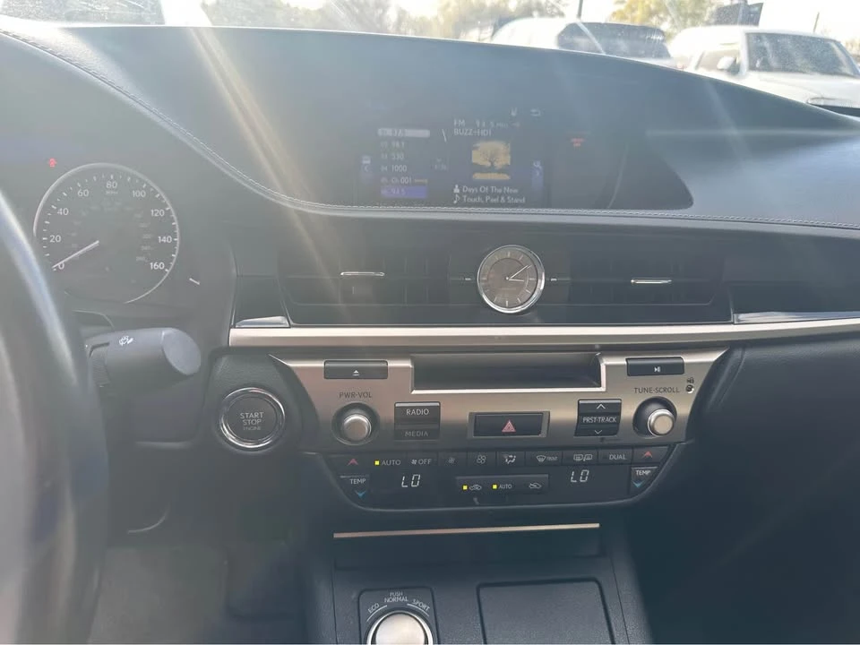2015 Lexus ES 6th Gen - Image 3 of 7