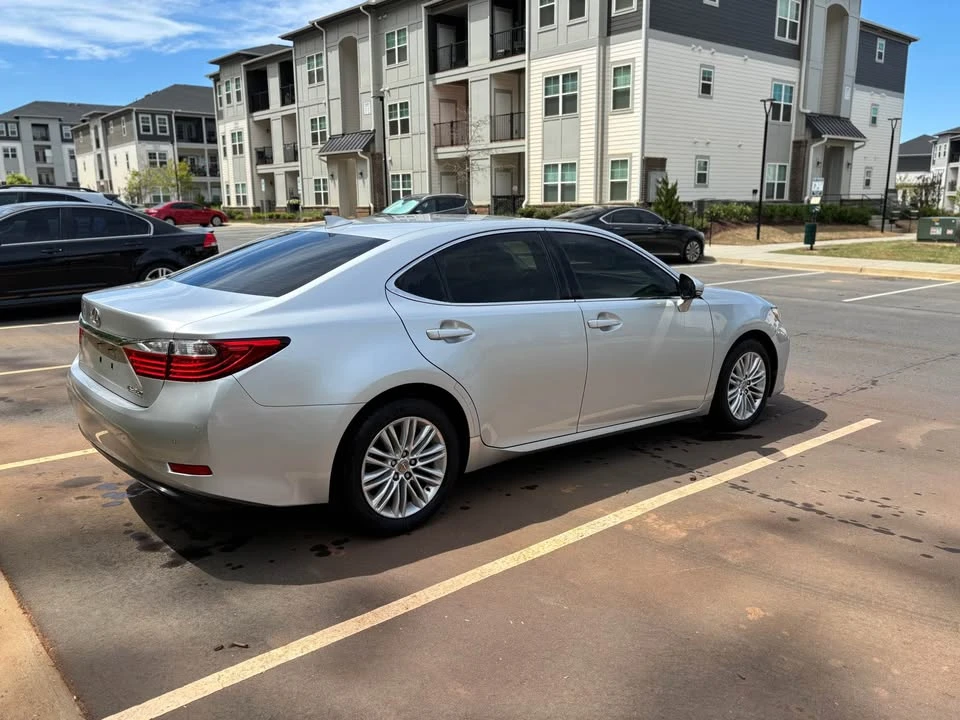 2015 Lexus ES 6th Gen - Image 4 of 9