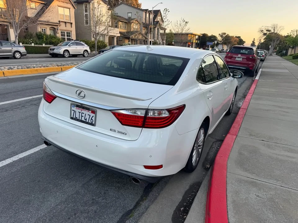 2015 Lexus ES 6th Gen - Image 7 of 11