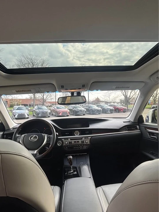 2015 Lexus ES 6th Gen - Image 13 of 18
