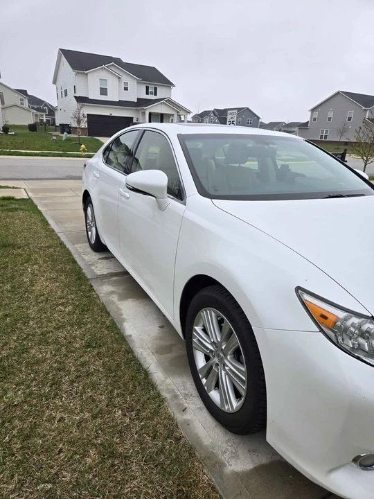 2015 Lexus ES 6th Gen - Image 3 of 5
