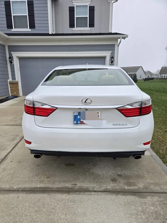 2015 Lexus ES 6th Gen - Image 2 of 5