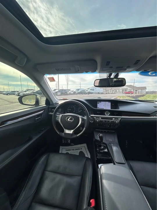 2015 Lexus ES 6th Gen - Image 9 of 17