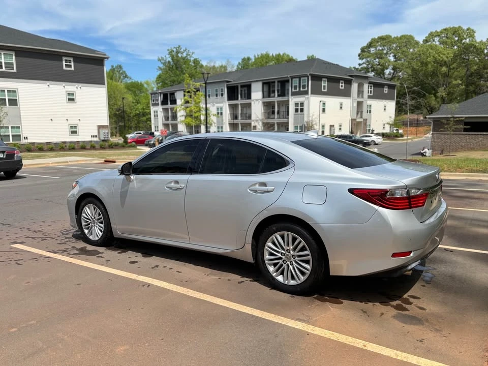 2015 Lexus ES 6th Gen - Image 5 of 9