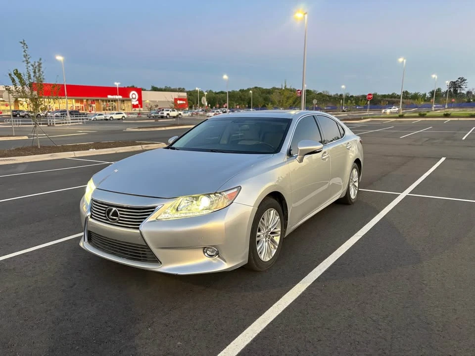 2015 Lexus ES 6th Gen - Image 9 of 9