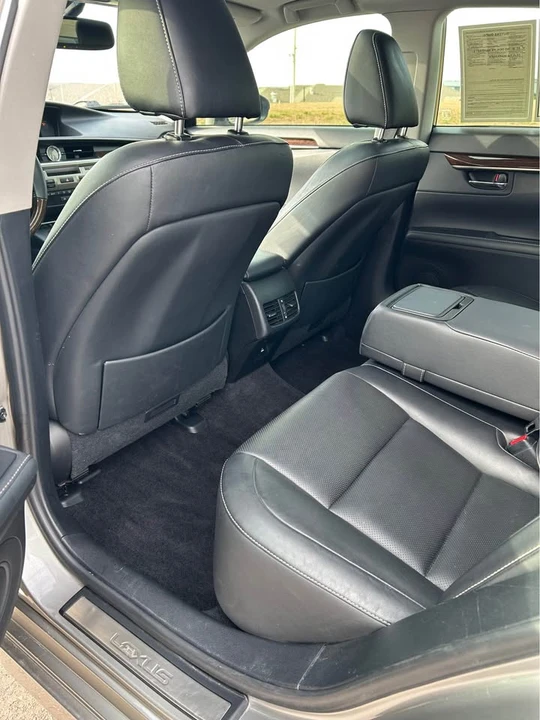 2015 Lexus ES 6th Gen - Image 11 of 17