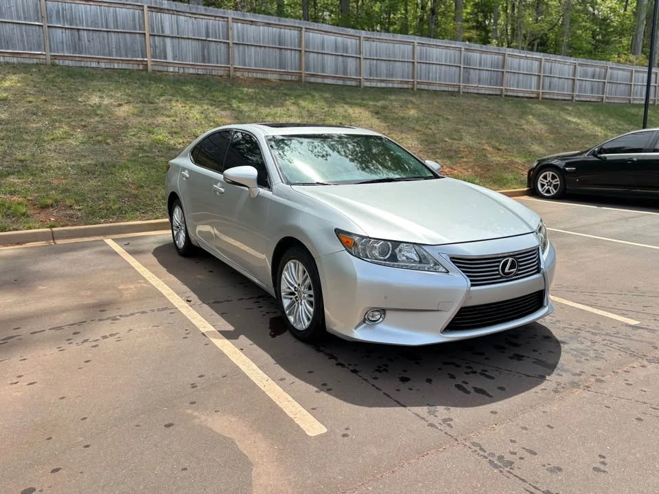 2015 Lexus ES 6th Gen - Image 2 of 9