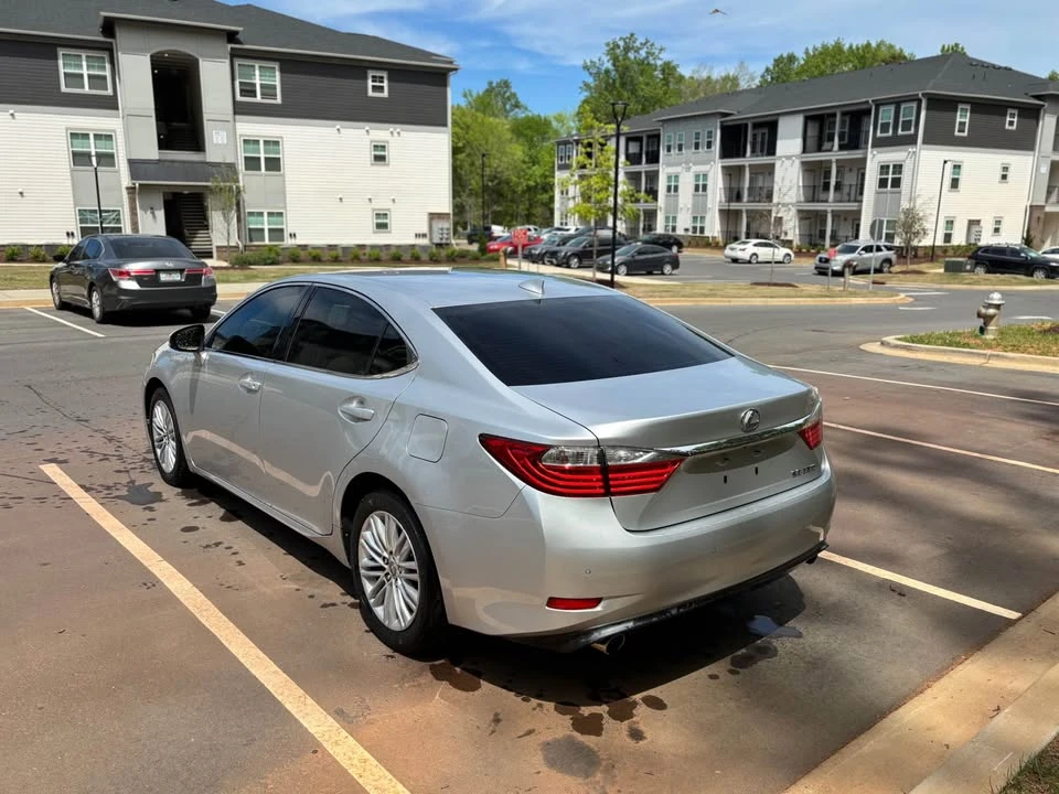 2015 Lexus ES 6th Gen - Image 6 of 9