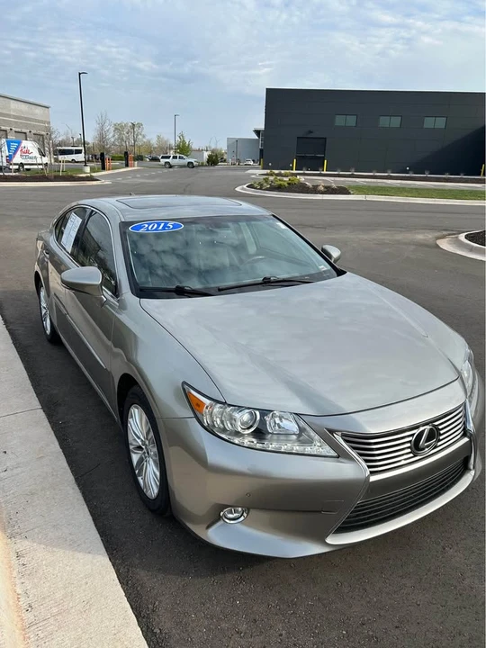 2015 Lexus ES 6th Gen - Image 6 of 17
