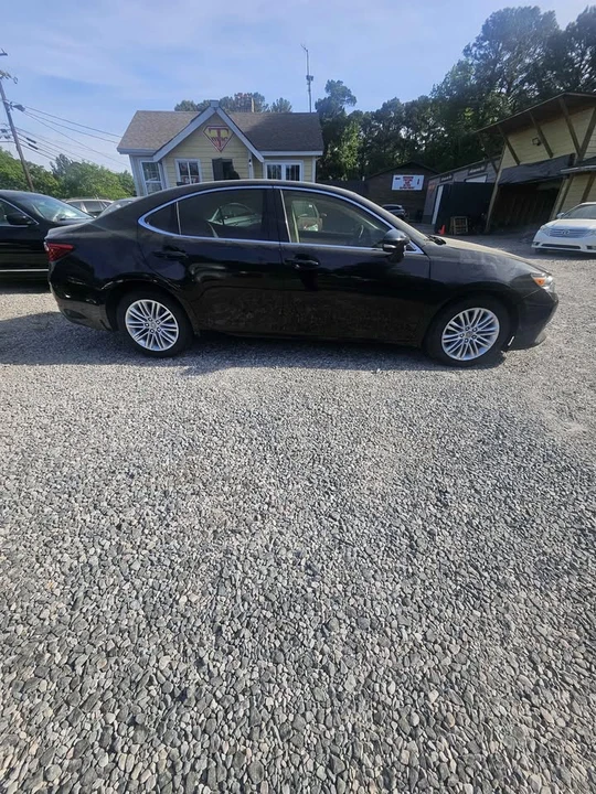 2015 Lexus ES 6th Gen - Image 2 of 8