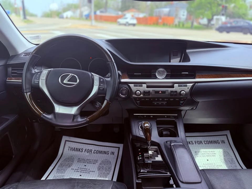 2015 Lexus ES 6th Gen - Image 5 of 9