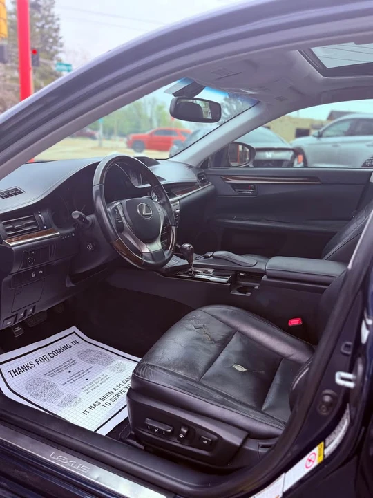 2015 Lexus ES 6th Gen - Image 6 of 9